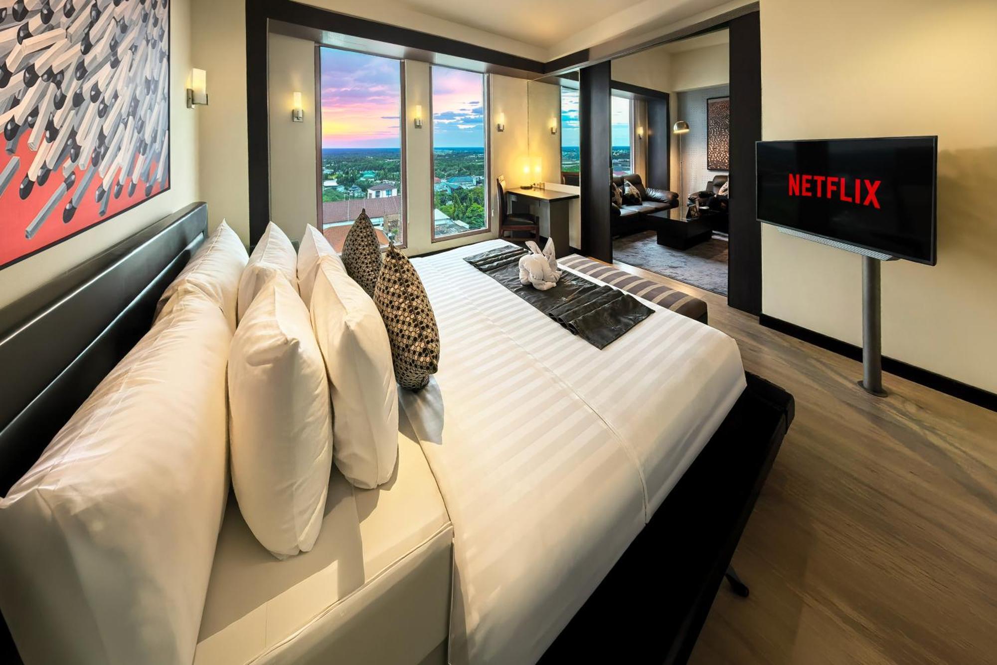 Executive Suite Smoking
